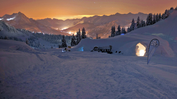 Fondue evening with torch-lit descent – Gstaad