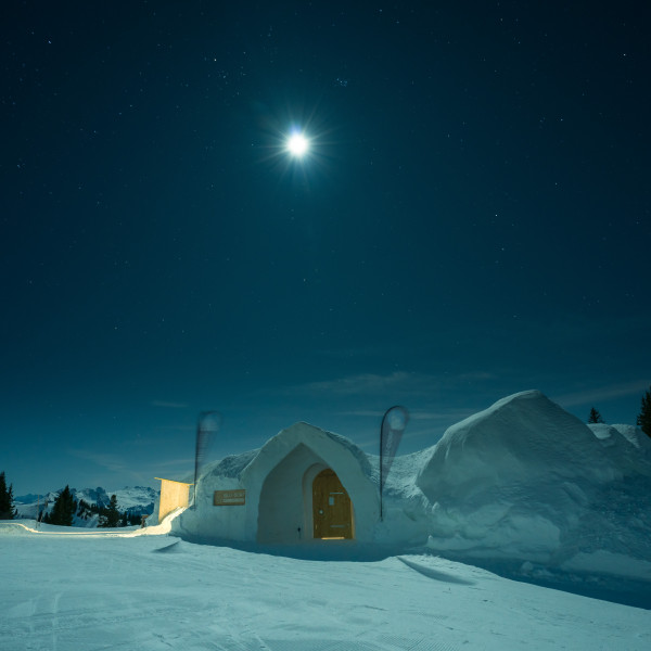 Vollmondfondue im Iglu-Dorf Gstaad