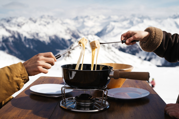 Fondue au bar extérieur le jour