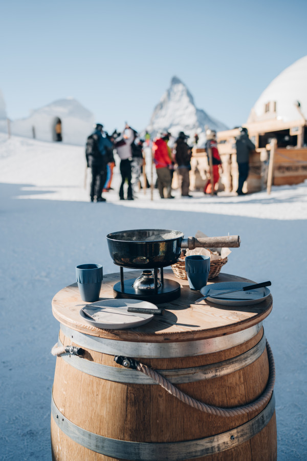Fondue an der Aussenbar am Tag